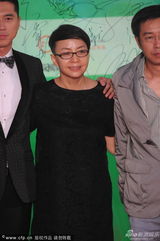 组图：上海电视节红毯 宋丹丹知性黑裙亮相