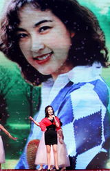 组图：刘晓庆助阵中秋慈善晚会