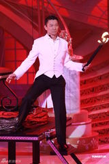 组图：2012港姐竞选 刘德华携手魔术师Cyril演出