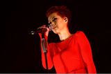 组图：谭维维摇滚女王气势十足 为音乐可以倾尽所有