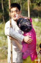 组图：叶璇李东学新戏秋千激吻 戏里戏外大秀恩爱