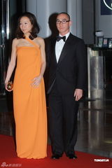 组图：富商郑裕彤孙女郑志雯出嫁 给孙女婿打满分