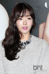 组图：韩星裴涩琪等出席新片《夜关门》试映会