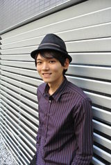 独家组图：古川雄辉与小浪合影 英伦范儿十足