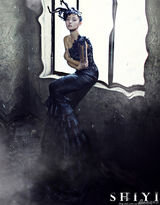 组图：张嘉倪拍摄魅力大片引领性感魔幻风