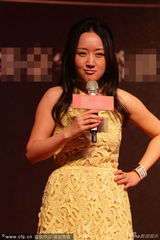 组图：杨钰莹黄裙捞金变肥女 献吻小正太遭拒绝