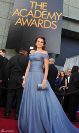 高清组图：奥斯卡红毯潘妮洛普-克鲁兹蓝色礼服