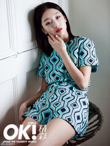 组图：周冬雨时尚红唇大片 慵懒气质轻熟风韵