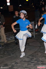 组图：Crayon Pop戴头盔现身握手会 大跳热舞