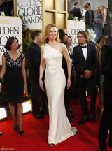 高清图：妮可-基德曼着白裙高贵亮相 气质出众