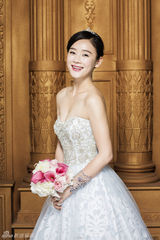 组图：袁姗姗典雅气质大片似娇媚新娘