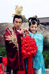 组图：《新洛神》曝花絮照 姜鸿李依晓嘟嘴卖萌