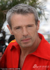 幻灯图集：《人与神》记者会 导演主演断背吻