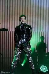 组图：Rain北京个唱劲歌热舞 湿身性感大秀中文