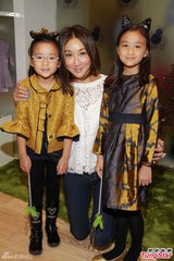 组图：黄泳霖有意追生 雷林静怡两女爱公主装