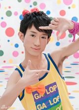 组图：《快男》海选“奇葩男”写真风格多样