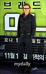 组图：布拉德-皮特亮相《点球成金》韩国记者会