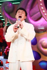 幻灯图：东方卫视建“华人综艺馆” 成龙回忆邓丽君