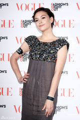 组图：影后张榕容挑战女女恋 赞杨丞琳嘴唇软