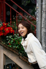 幻灯图集：金孝妍圣诞节狂野奔放 大胆代言照曝光