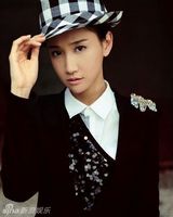 组图：陈彦妃变身双面娇娃 时而妩媚时而帅气