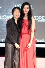 组图：范冰冰代言彩妆出席活动引混乱 