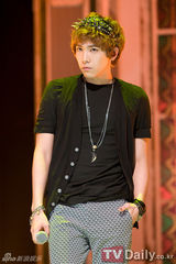 组图：FTIsland等回归音乐节目 Kara新歌夺冠