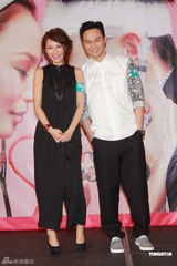 组图：张智霖新片变情圣 与“爱情狂”刘心悠激吻