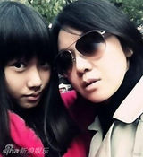 组图：闫妮15岁女儿近照曝光 靓丽可人