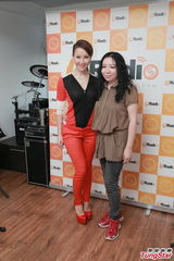 组图：李玟未受限唱令影响 笑而不答千万身价