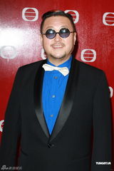 组图：草蜢主持游戏节目 阿Sa(蔡卓妍)蒙嘉慧现场耍宝