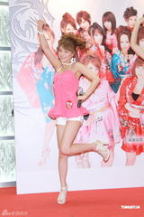 组图：吉泽明步希崎杰西卡亮相 下月将于香港开唱