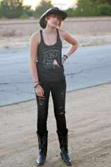 组图：MJ爱女帕丽斯与生母同游 热裤秀美腿