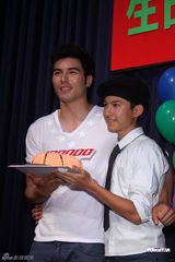 组图：林晖闵庆生众星祝福 大方对郭采洁示爱