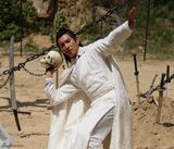 组图：吴奇隆马苏创意模仿运动项目贺奥运