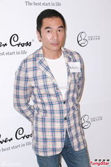 组图：袁彩云将产女 方中信愿尽好爸爸责任