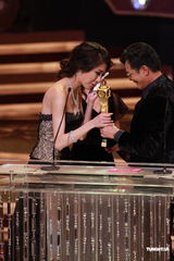 组图：陈敏之获最佳女配角现场泪如雨下