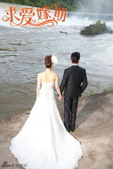 组图：《求爱》曝性感预告片 林申童谣沙滩缠绵