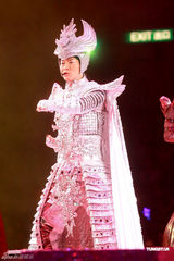 幻灯图：郑少秋表现抢眼帅气 提女儿欣宜满脸幸福