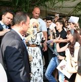 组图：Lady Gaga花色蒙面装大玩神秘