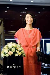 组图：秦海璐身着华服秀名表 演绎时尚奢华 