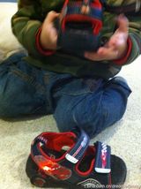 组图：微镜头下的小小志 呆萌可爱完胜童颜老爸