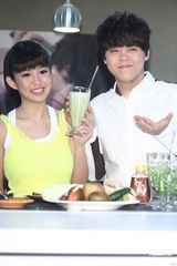 组图：曾昱嘉将开唱压力大 郭书瑶亲自下厨煮补品