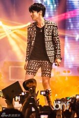 组图：SHINee与EXO-K等K-POP演唱会秀炫舞