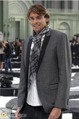 组图：法国泳坛美男展现性感运动魅力