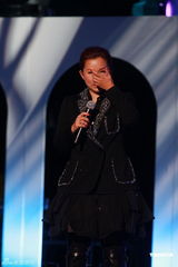 组图：郑丹瑞林珊珊开唱 感激林子祥叶德娴帮助