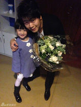 组图：吴仪捧场郎朗音乐会 可爱Cindy紫裙献花