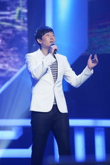 高清组图：新浪网络盛典 满江献唱《中华诵》