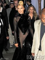 组图：希尔顿大尺度透视裙几近露阴