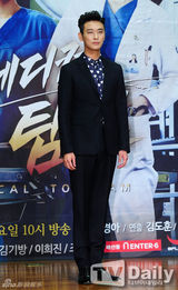 组图：权相佑珉豪等亮相《医学团队》发布会